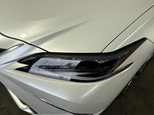 2025 Lexus ES ULTRA LUXURY