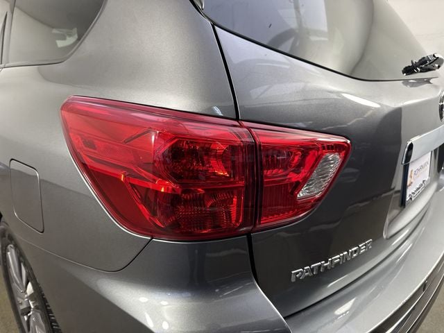2020 Nissan Pathfinder S