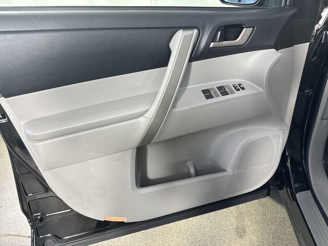 2012 Toyota Highlander SE