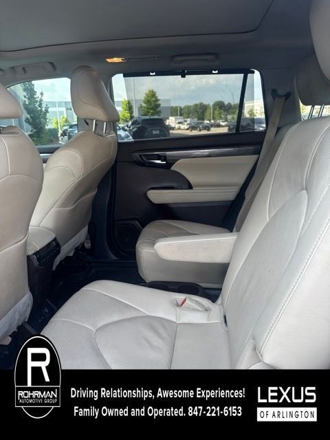 2022 Toyota Highlander Hybrid Platinum