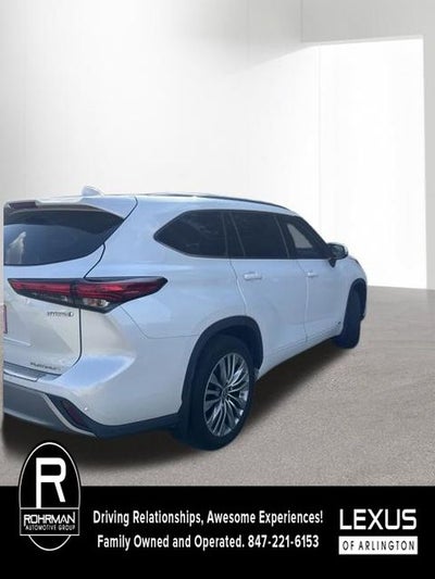 2022 Toyota Highlander Hybrid Platinum