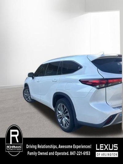 2022 Toyota Highlander Hybrid Platinum