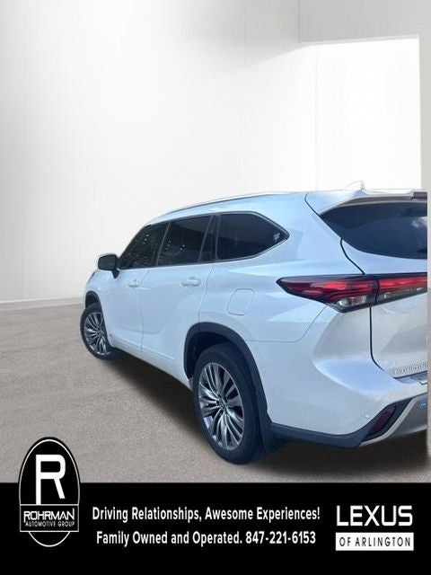 2022 Toyota Highlander Hybrid Platinum