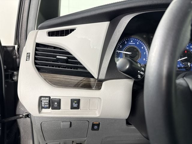 2017 Toyota Sienna XLE 7 Passenger