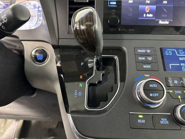 2017 Toyota Sienna XLE 7 Passenger