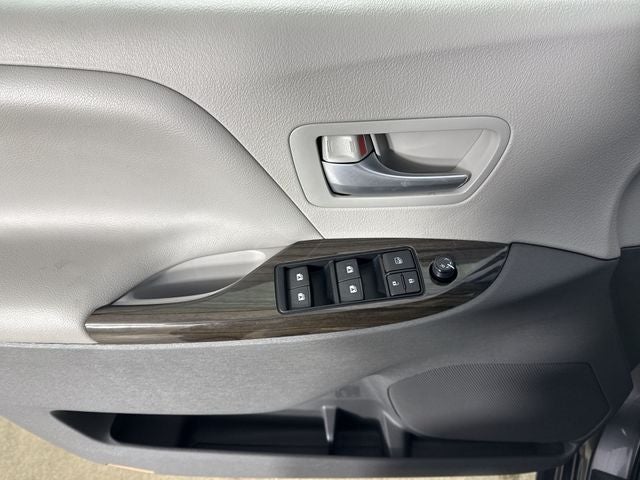 2017 Toyota Sienna XLE 7 Passenger