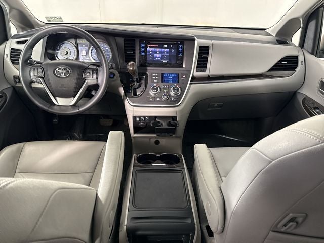 2017 Toyota Sienna XLE 7 Passenger