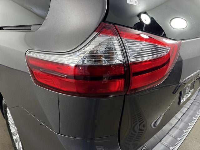 2017 Toyota Sienna XLE 7 Passenger