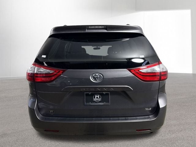 2017 Toyota Sienna XLE 7 Passenger