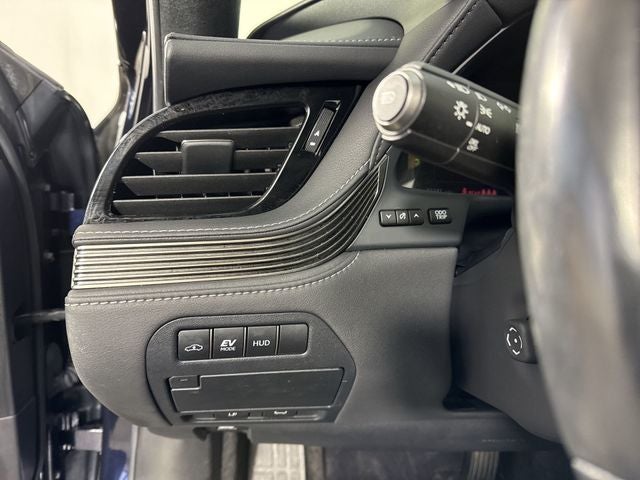 2023 Lexus LS 500h AWD