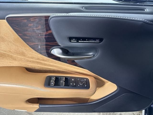 2023 Lexus LS 500h AWD