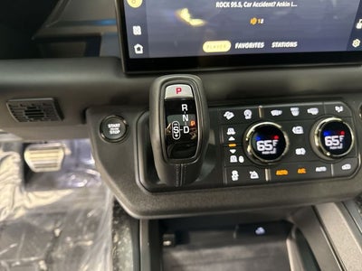 2025 Land Rover Defender OCTA