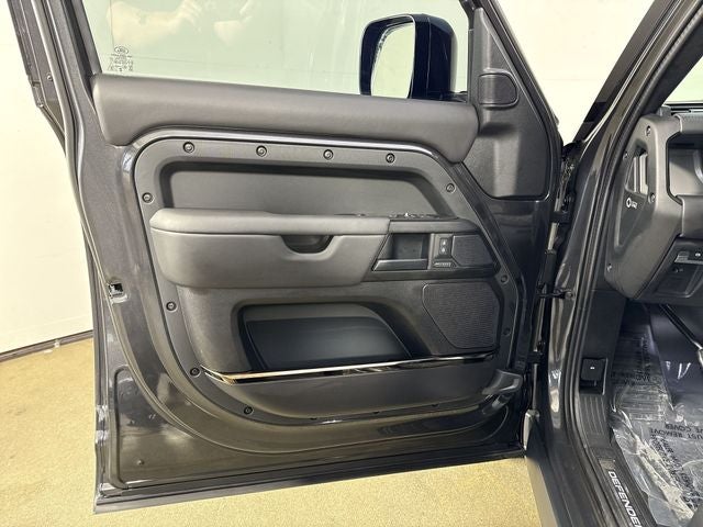 2025 Land Rover Defender OCTA