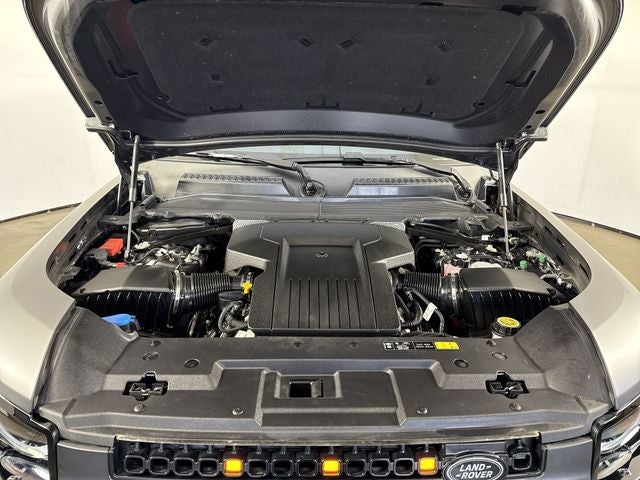 2025 Land Rover Defender OCTA