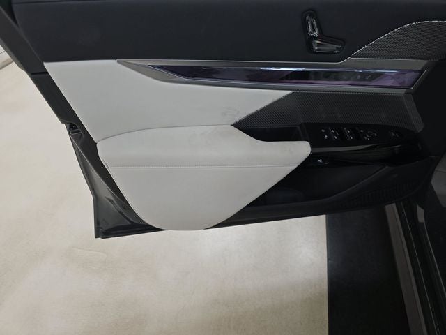 2025 BMW 7 Series 760i xDrive