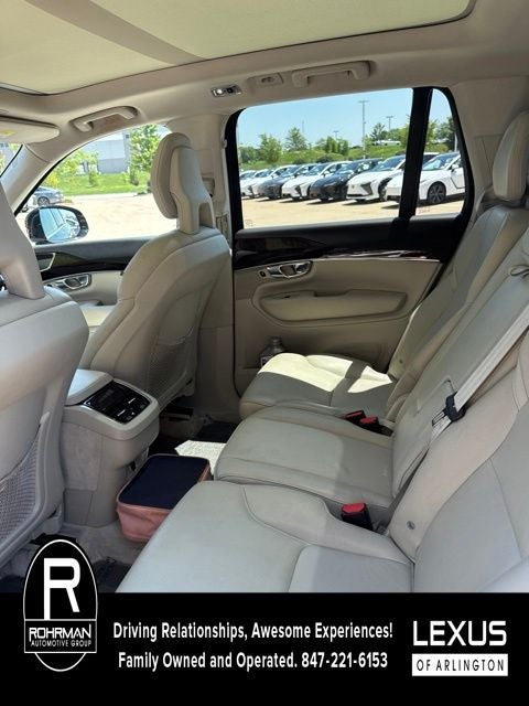 2016 Volvo XC90 T6 Momentum