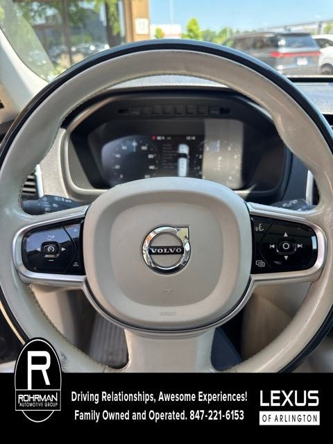 2016 Volvo XC90 T6 Momentum