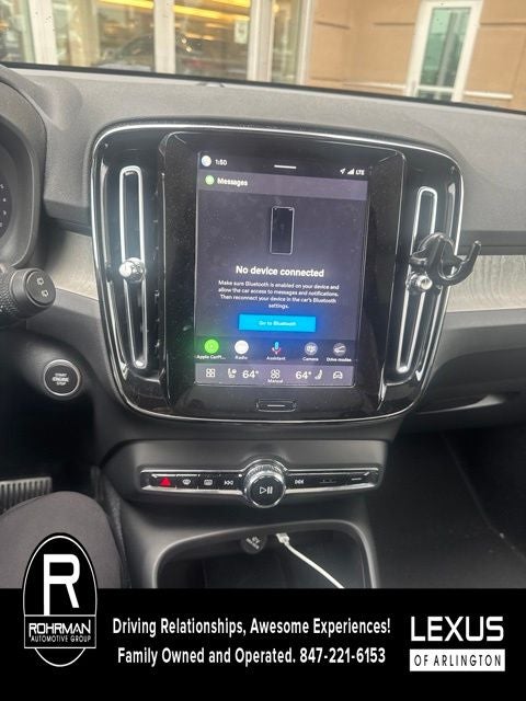 2024 Volvo XC40 Plus Dark Theme
