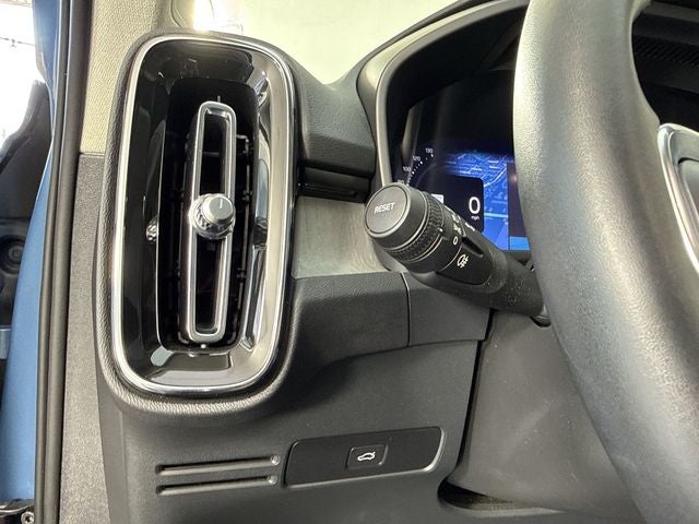 2024 Volvo XC40 Plus Dark Theme