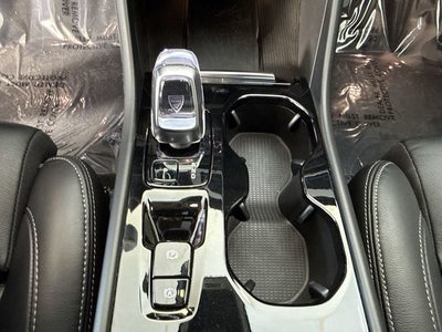 2024 Volvo XC40 Plus Dark Theme