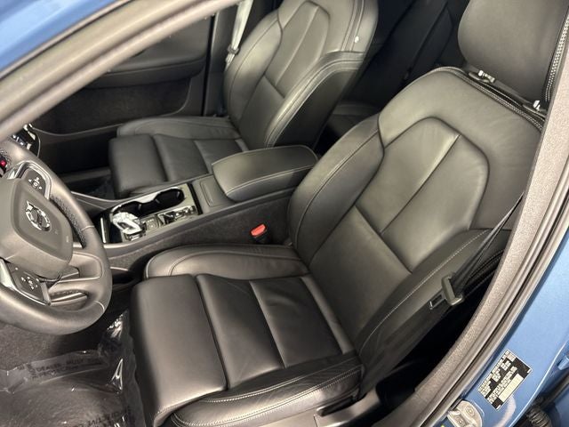 2024 Volvo XC40 Plus Dark Theme
