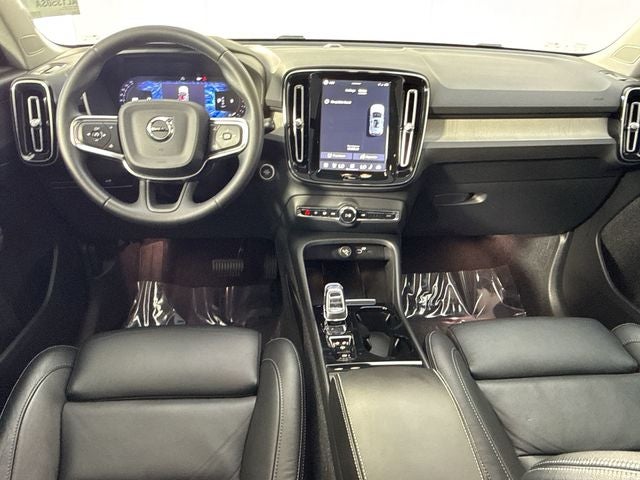 2024 Volvo XC40 Plus Dark Theme