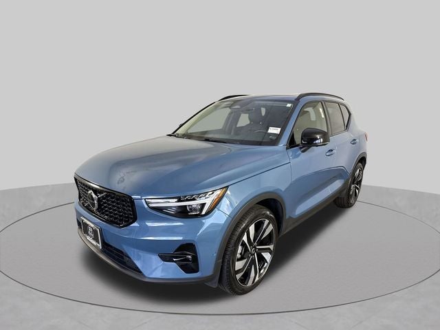 2024 Volvo XC40 Plus Dark Theme