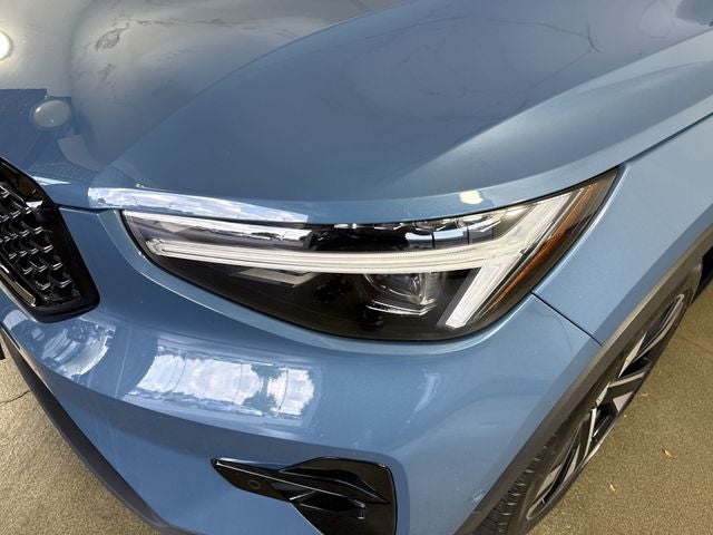 2024 Volvo XC40 Plus Dark Theme