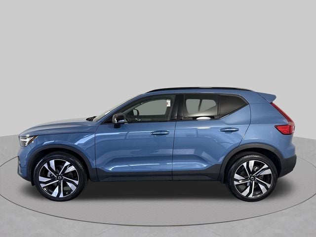 2024 Volvo XC40 Plus Dark Theme