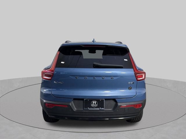 2024 Volvo XC40 Plus Dark Theme