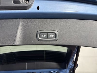 2024 Volvo XC40 Plus Dark Theme
