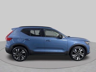2024 Volvo XC40 Plus Dark Theme