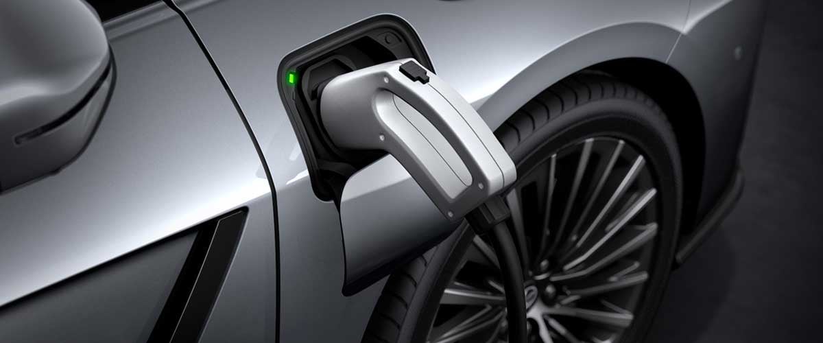 ES 500e Luxury shown in Iridium.